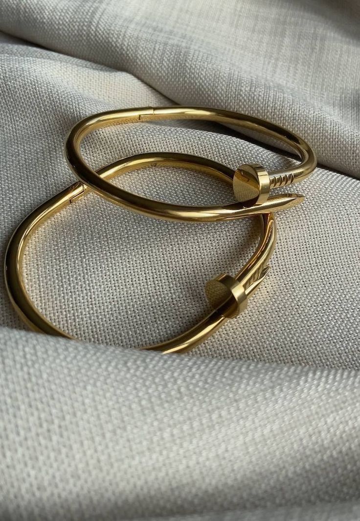 Nail bangle