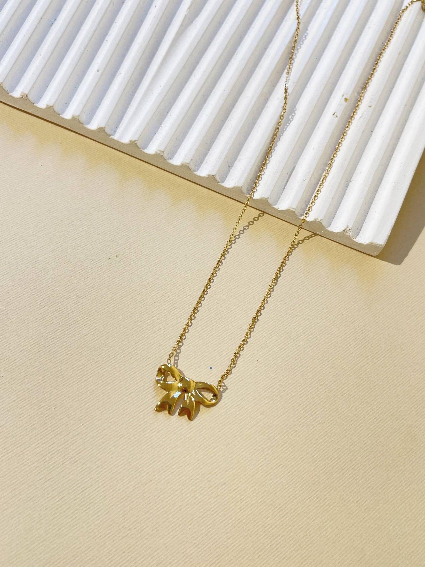Bow Necklace