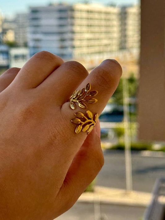 Double Leaves Ring